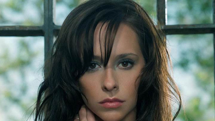 Jennifer Love Hewitt Pink Lips And Cute Face Closeup